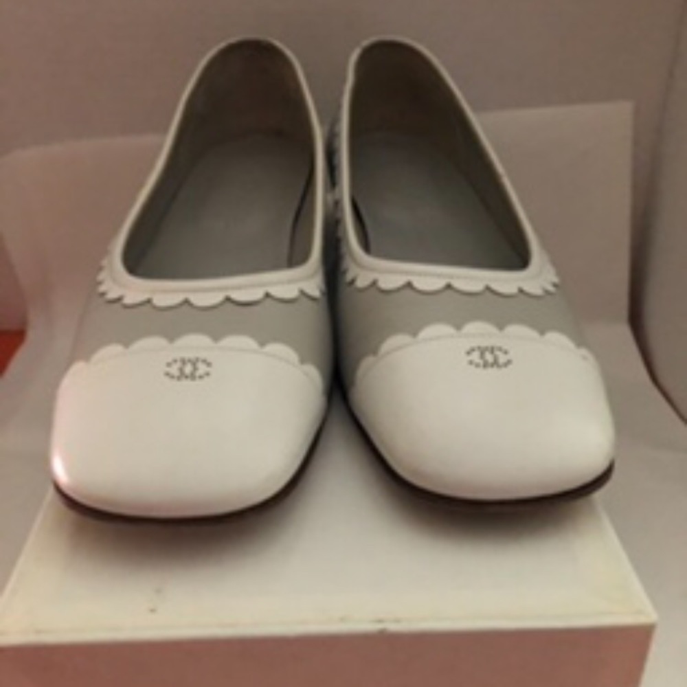 CHANEL Authentic Ballerina - Gray and White Flats Leather